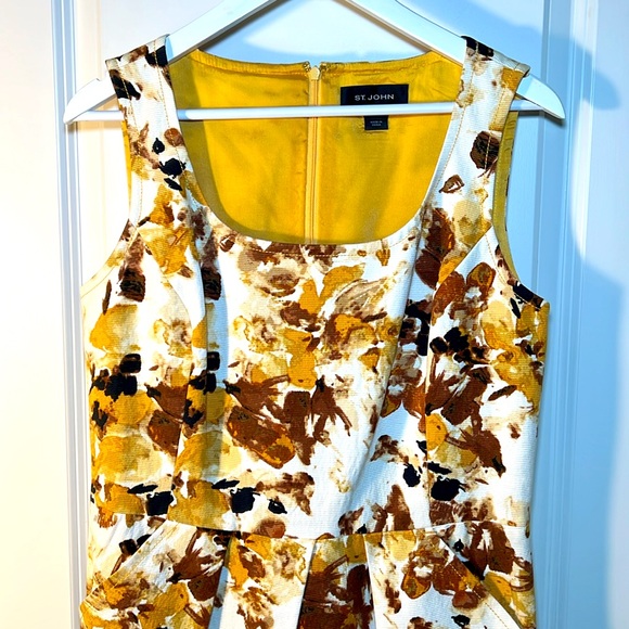 St. John Dresses & Skirts - St. John Classic Shift Dress / 10